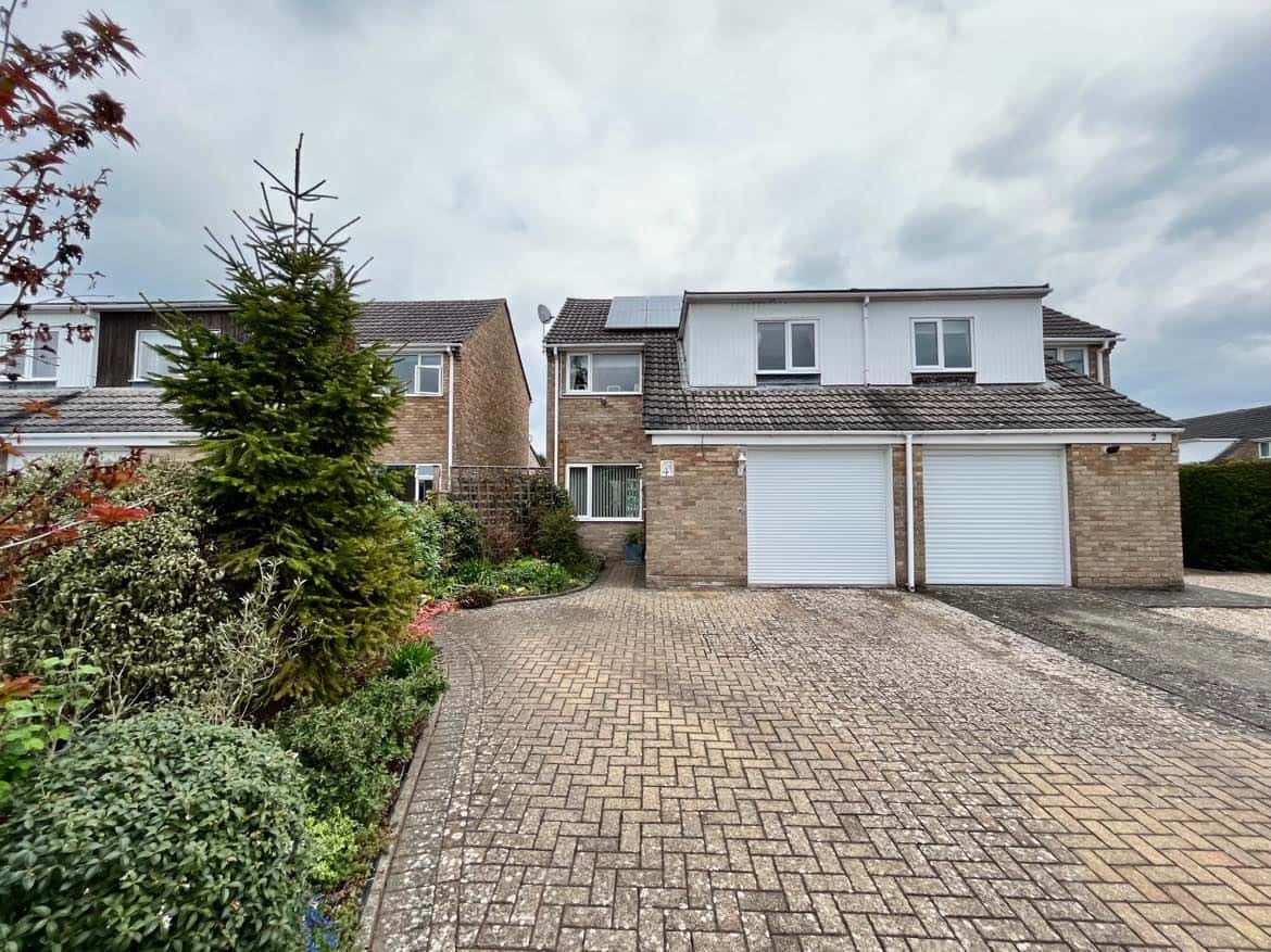 KIPLING CLOSE, THATCHAM Henwick Properties
