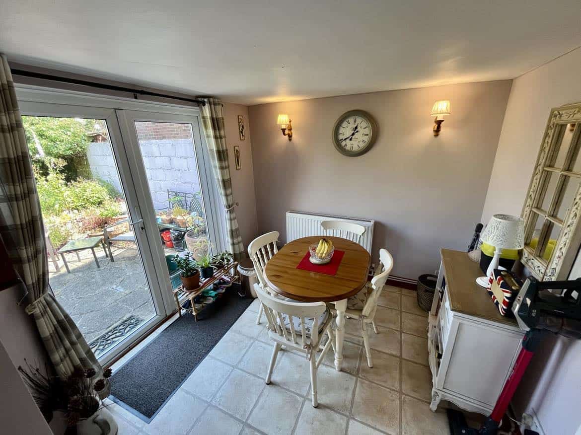 ST JOHNS ROAD, THATCHAM Henwick Properties