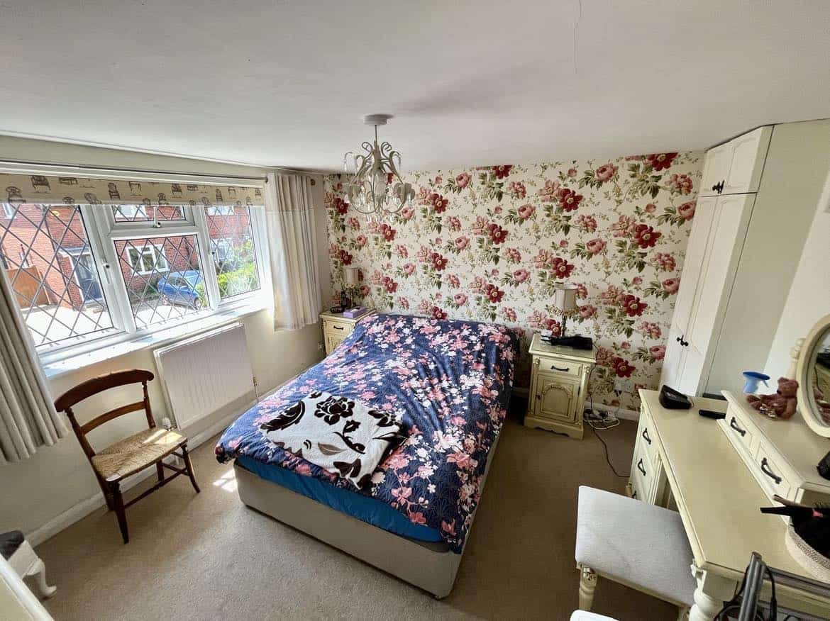 ST JOHNS ROAD, THATCHAM Henwick Properties