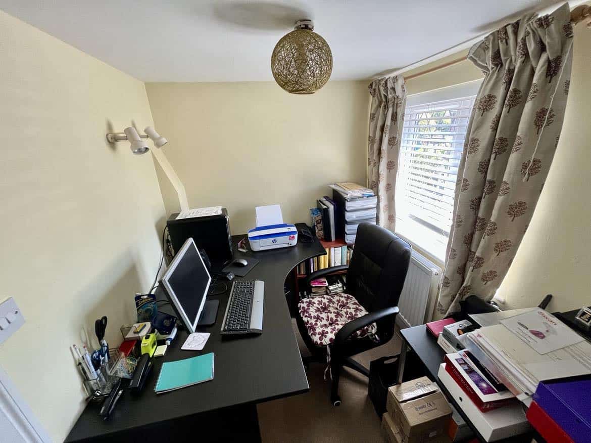 ST JOHNS ROAD, THATCHAM Henwick Properties