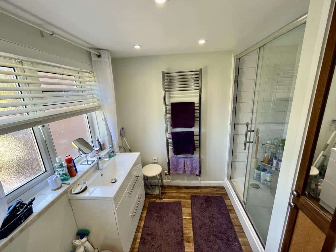 ST JOHNS ROAD, THATCHAM Henwick Properties