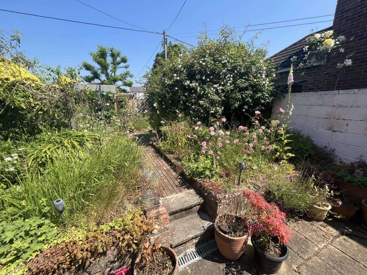 ST JOHNS ROAD, THATCHAM Henwick Properties