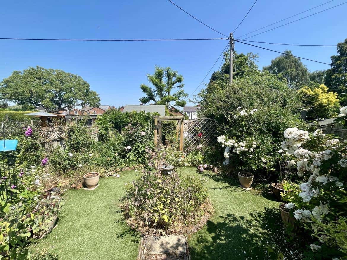 ST JOHNS ROAD, THATCHAM Henwick Properties