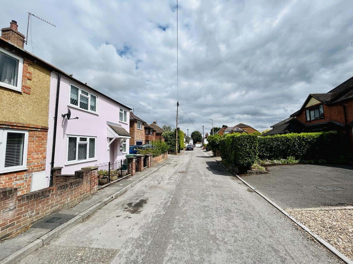 ST JOHNS ROAD, THATCHAM Henwick Properties