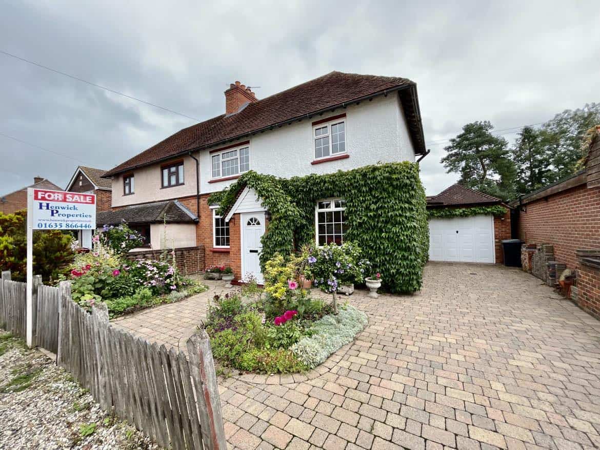 ELMS AVENUE, THATCHAM Henwick Properties